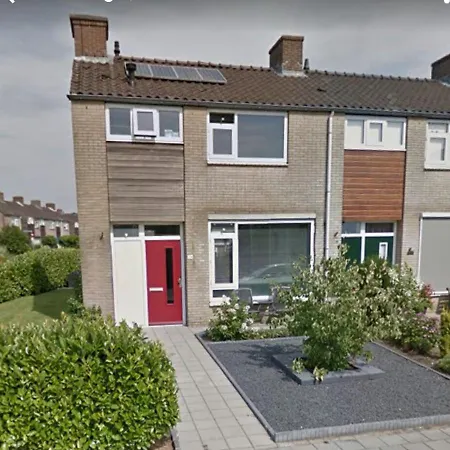 בית נופש Hoekwoning Met Grote Tuin Nabij Centrum *