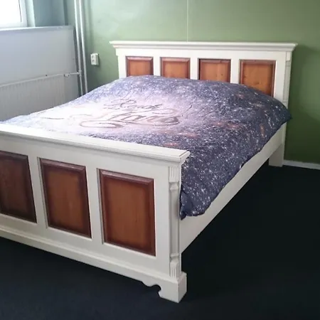 Hoekwoning Met Grote Tuin Nabij Centrum בית נופש *