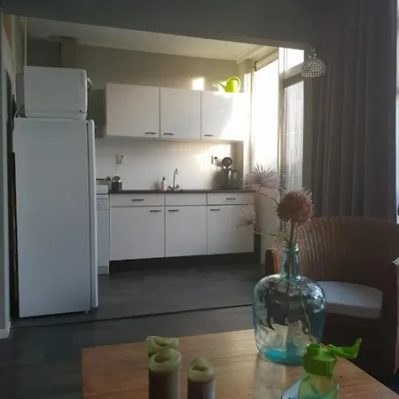 בית נופש Hoekwoning Met Grote Tuin Nabij Centrum *