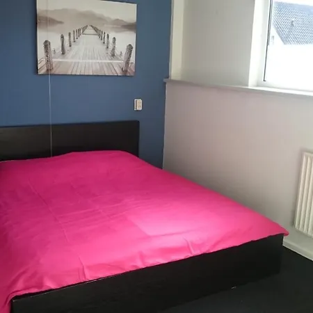 בית נופש Hoekwoning Met Grote Tuin Nabij Centrum