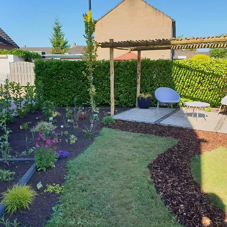 בית נופש Hoekwoning Met Grote Tuin Nabij Centrum