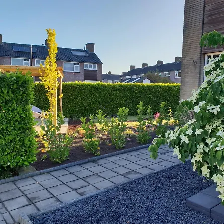 בית נופש Hoekwoning Met Grote Tuin Nabij Centrum ווינטרסווייק